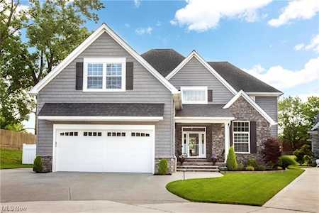 829 Morewood Ct Rocky River, OH 44116