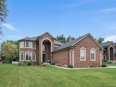 48773 Jamie Circle Shelby Twp, MI 48317