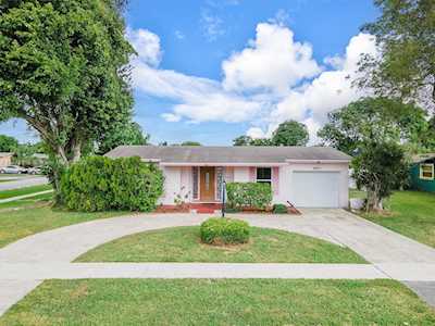 6951 SW 10th Ct North Lauderdale, FL 33068