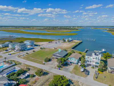 5422 W Dolphin Dr Oak Island, NC 28465