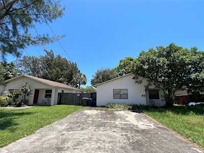 309 SE 3rd Ave Hallandale Beach, FL 33009