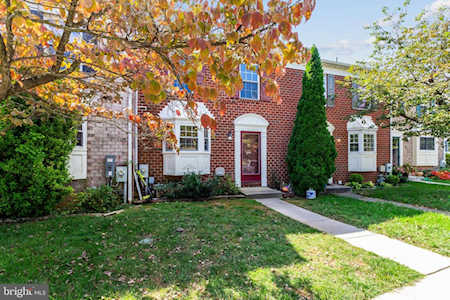 25 Longmont Ct Cockeysville, MD 21030