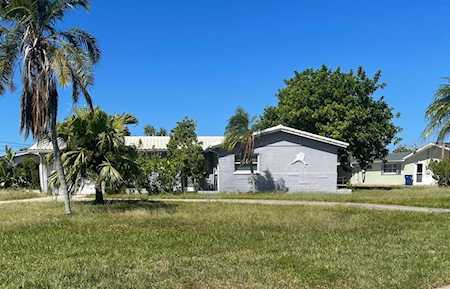 806 Arlington Rd Palmetto, FL 34221