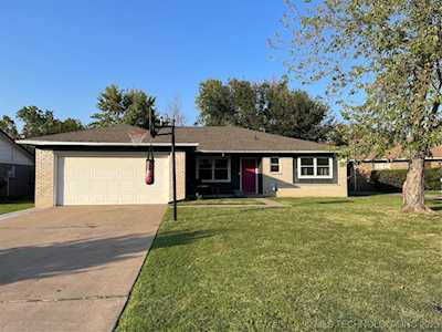 9421 E 49th St Tulsa, OK 74145
