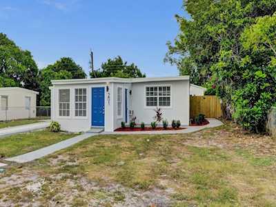 201 Tulip Tree Dr Lantana, FL 33462