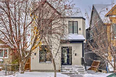415 7A St NE Calgary, AB T2E 4G1