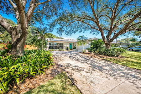 2310 St Charles Dr Clearwater, FL 33764