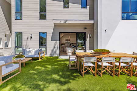 3226 S Barrington Ave Los Angeles, CA 90066
