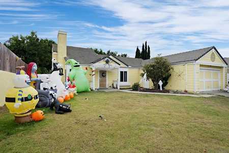 4473 Pebble Beach Dr Oceanside, CA 92057