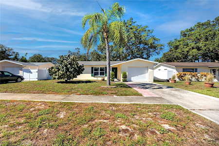 2220 Lauren Dr Largo, FL 33774