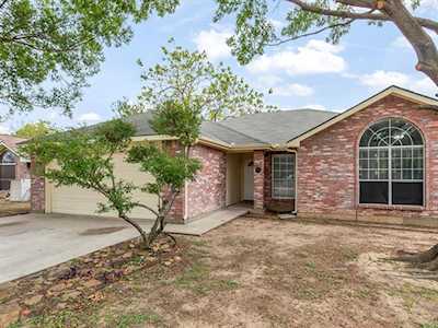2711 Claireisa Court Arlington, TX 76015