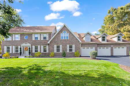 705 Kathy Ct Naperville, IL 60540