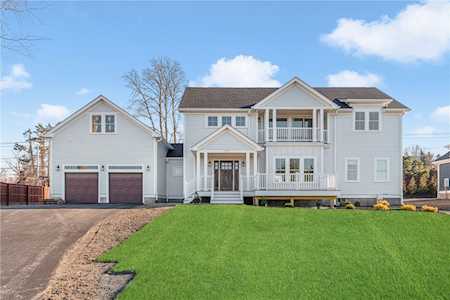 22 Willow Ln Portsmouth, RI 02871