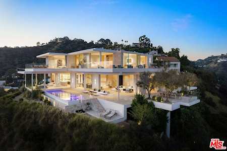 8201 Bellgave Place Los Angeles, CA 90069