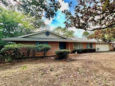 2006 Woods Drive Arlington, TX 76010