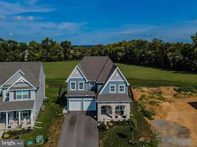 38 Stallion St Mechanicsburg, PA 17050