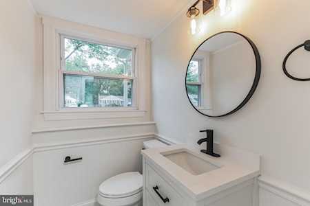 205 Barclay Ln Cherry Hill, NJ 08034