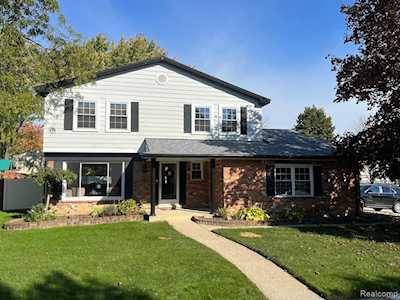 41802 E Ridge Rd Novi, MI 48375