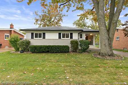 7472 N Charlesworth St Dearborn Heights, MI 48127