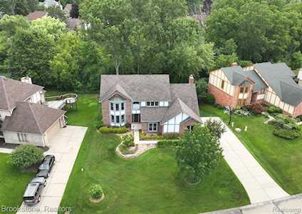 30912 Sunderland Dr Farmington Hills, MI 48331