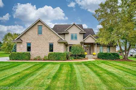 1172 Thorn Ridge Dr Hartland Twp, MI 48843