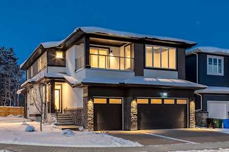 66 Aspen Summit Close SW Calgary, AB T3H 6B3