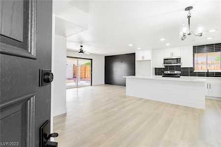 6153 Cromwell Ave Las Vegas, NV 89107