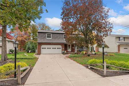 2135 Radcliffe Dr Westlake, OH 44145