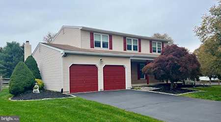 1586 Bromley Dr Harleysville, PA 19438