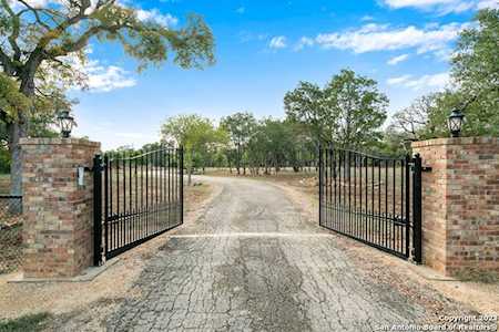 25027 Cedar Creek Dr New Braunfels, TX 78132