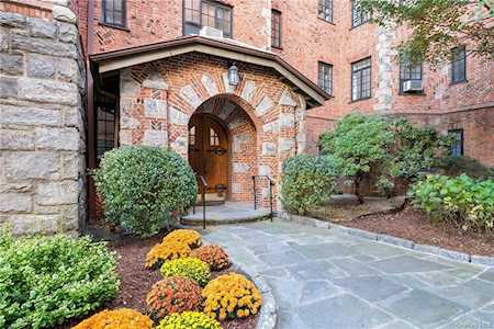 45 W Pondfield Rd #LL4 Bronxville, NY 10708