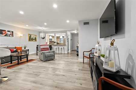 9015 SW 96th Ave Miami, FL 33176