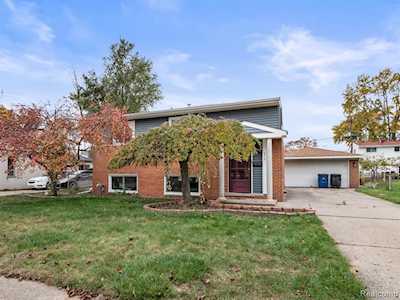6751 Caribou St Westland, MI 48185