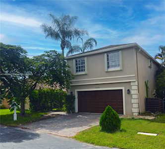 1053 W Fairfax Cir W Boynton Beach, FL 33436