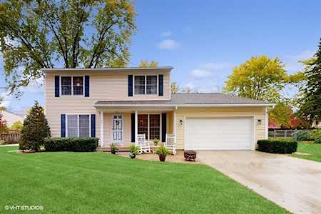 1041 Cordova Ct Wheaton, IL 60189