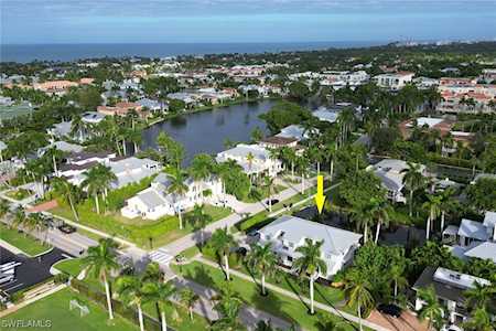 615 S 8th Ave #615 Naples, FL 34102