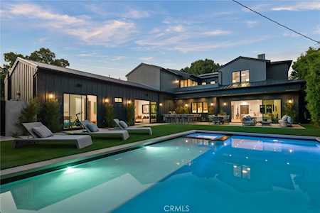 11758 La Maida St Valley Village, CA 91607