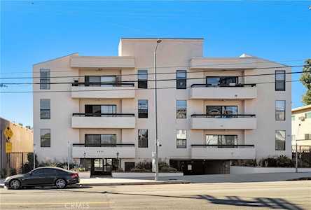 4829 Whitsett Ave #302 Valley Village, CA 91607