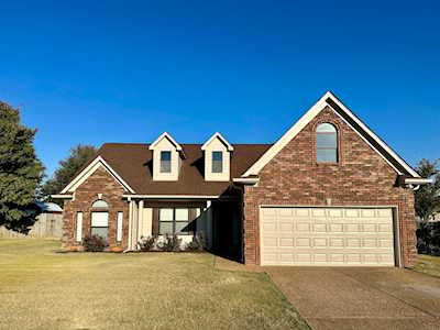 50 Mossy Springs Cv Oakland, TN 38060