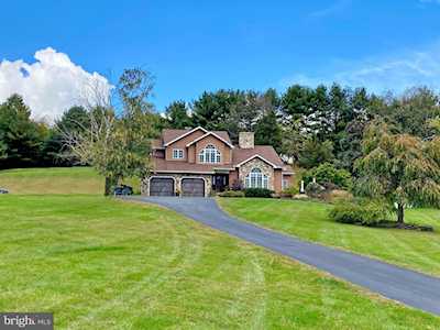 25 Lenape Rd Barto, PA 19504