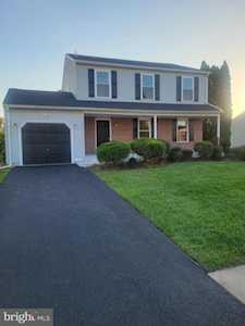 13 Radka Dr Newark, DE 19702