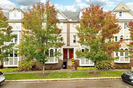 216 N State St #17 Howell, MI 48843