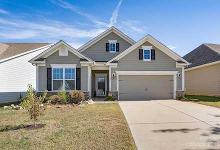 282 Robinwood Ln Lake Wylie, SC 29710