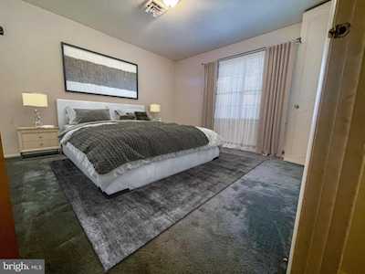 598B Lake Point Dr Lakewood, NJ 08701