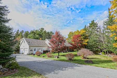 17 Meadow Ln Blue Hill, ME 04614