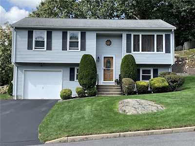 13 Lawnacre Dr North Providence, RI 02911