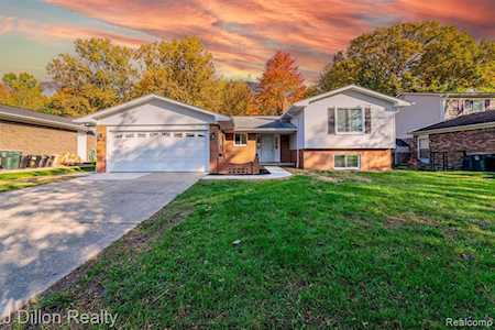 46182 Bartlett Dr Canton Twp, MI 48187