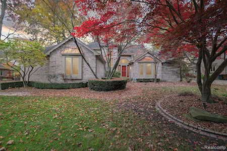 8980 Oak Run Dr Shelby Twp, MI 48317
