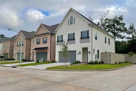 155 Hickory Conroe, TX 77384