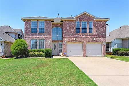 617 Crystal Brook Drive Saginaw, TX 76179